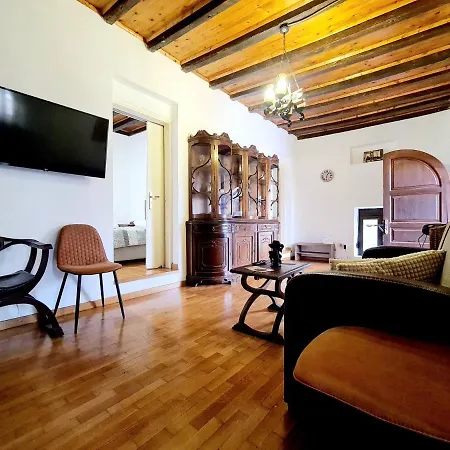 Cosmos Old Town Apartment